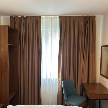Munique Hotel Muenchen อุนเทอร์ชไลสส์ไฮม์ ภายนอก รูปภาพ