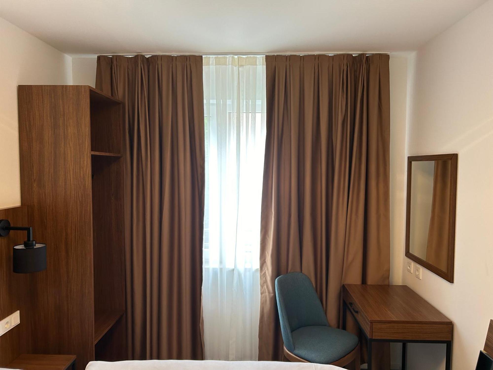 Munique Hotel Muenchen อุนเทอร์ชไลสส์ไฮม์ ภายนอก รูปภาพ