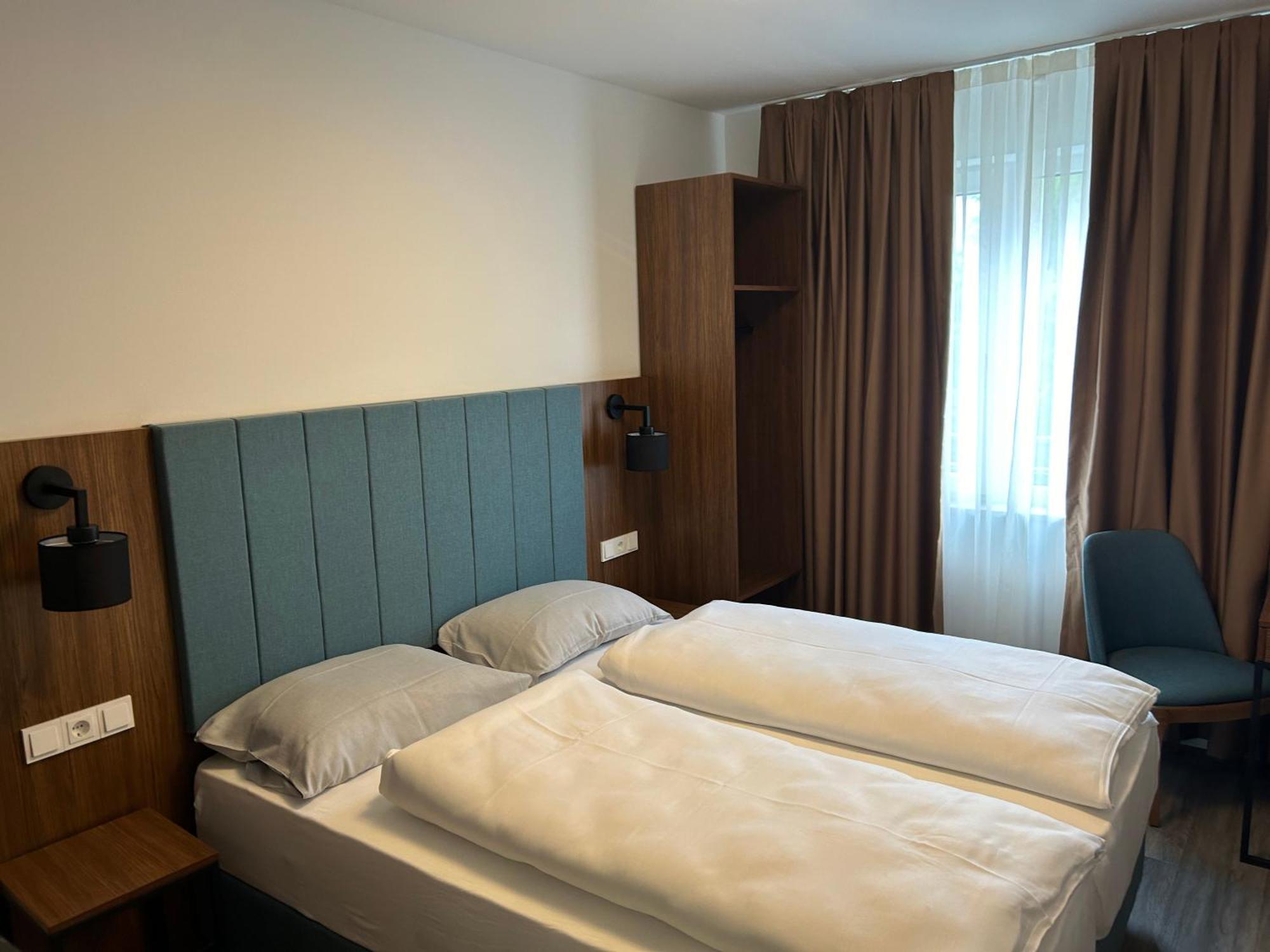 Munique Hotel Muenchen อุนเทอร์ชไลสส์ไฮม์ ภายนอก รูปภาพ