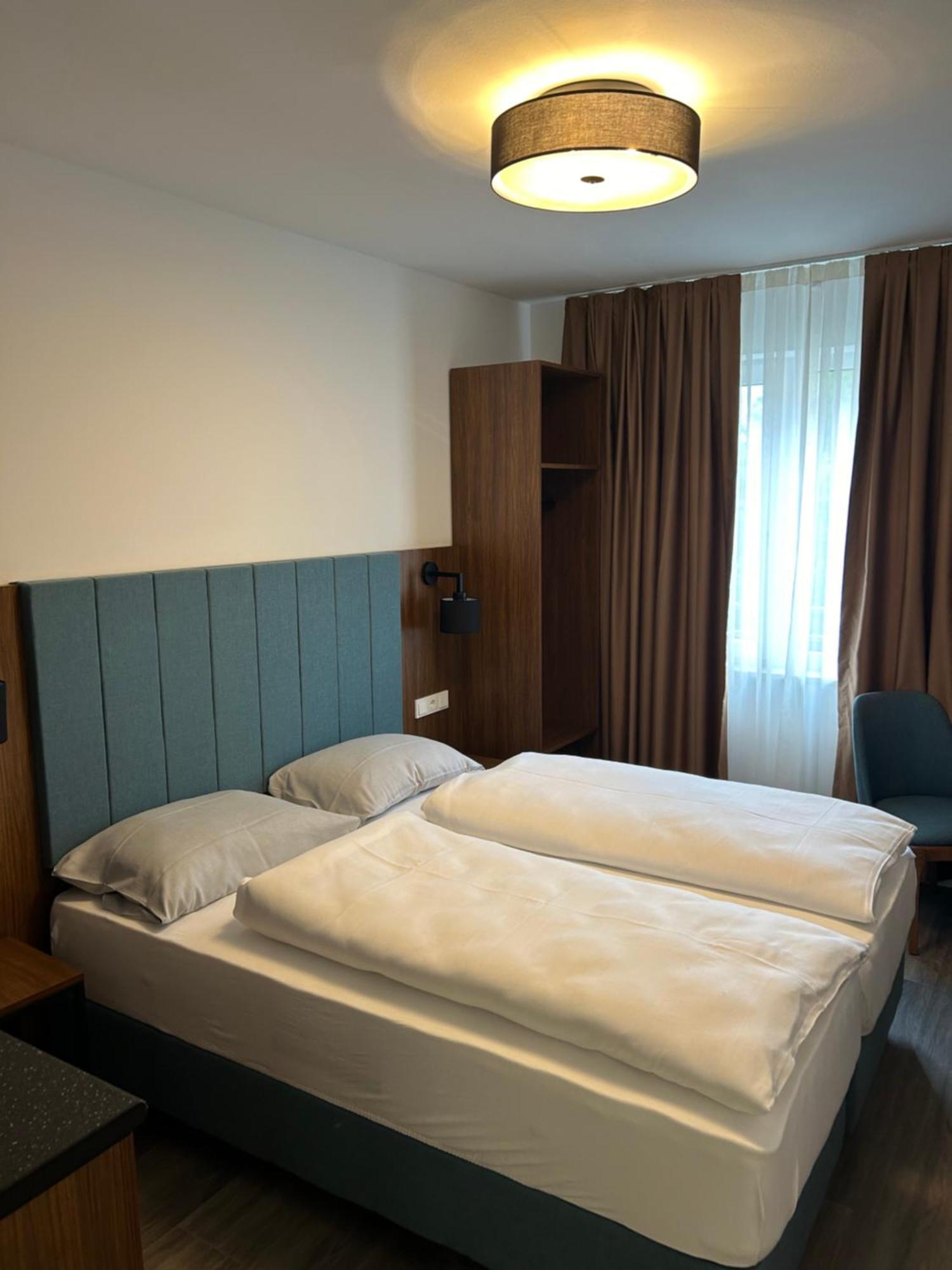 Munique Hotel Muenchen อุนเทอร์ชไลสส์ไฮม์ ภายนอก รูปภาพ
