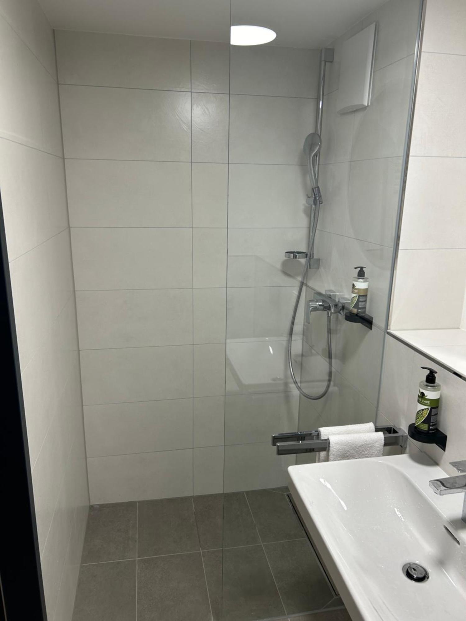 Munique Hotel Muenchen อุนเทอร์ชไลสส์ไฮม์ ภายนอก รูปภาพ