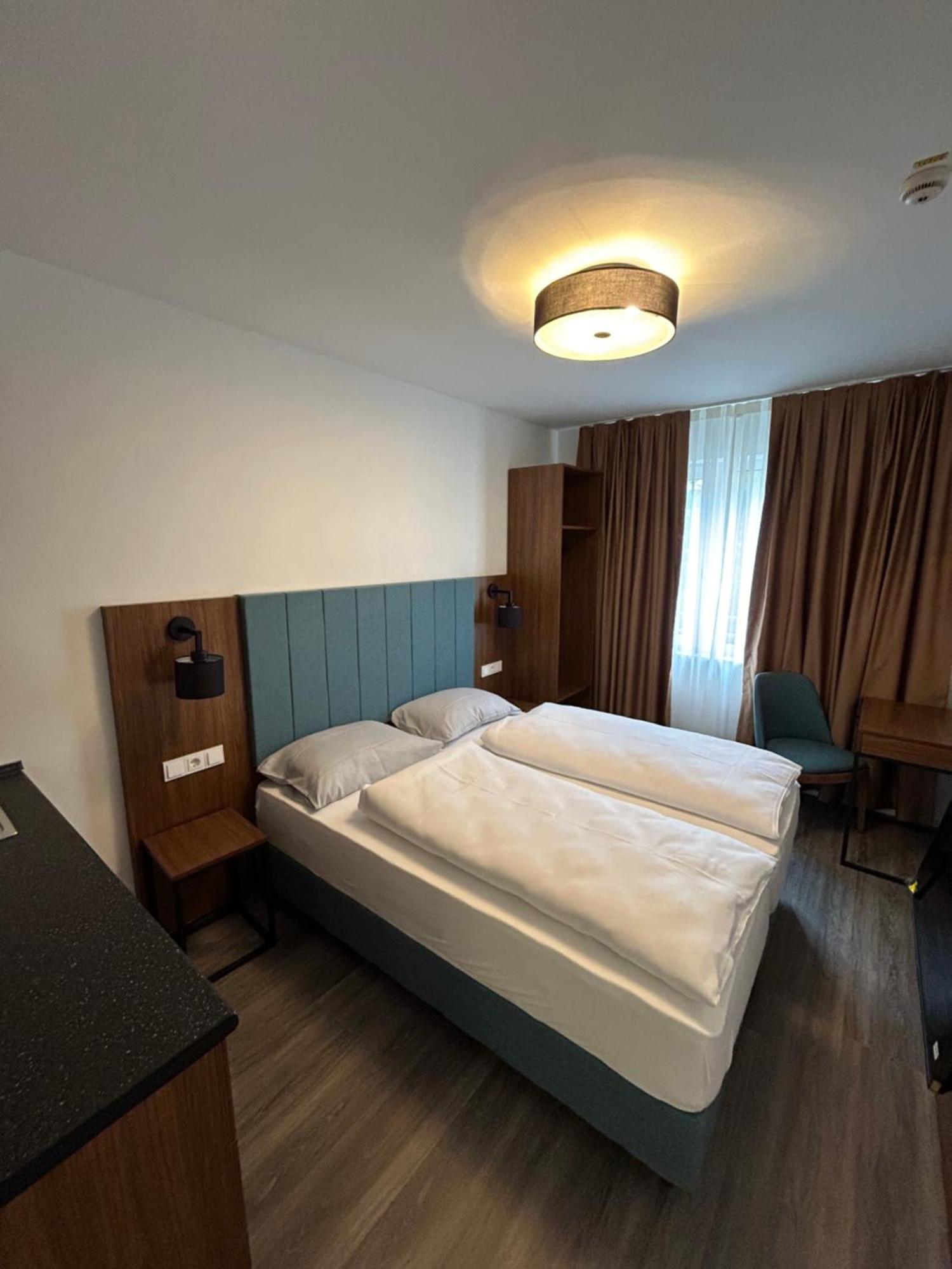 Munique Hotel Muenchen อุนเทอร์ชไลสส์ไฮม์ ภายนอก รูปภาพ