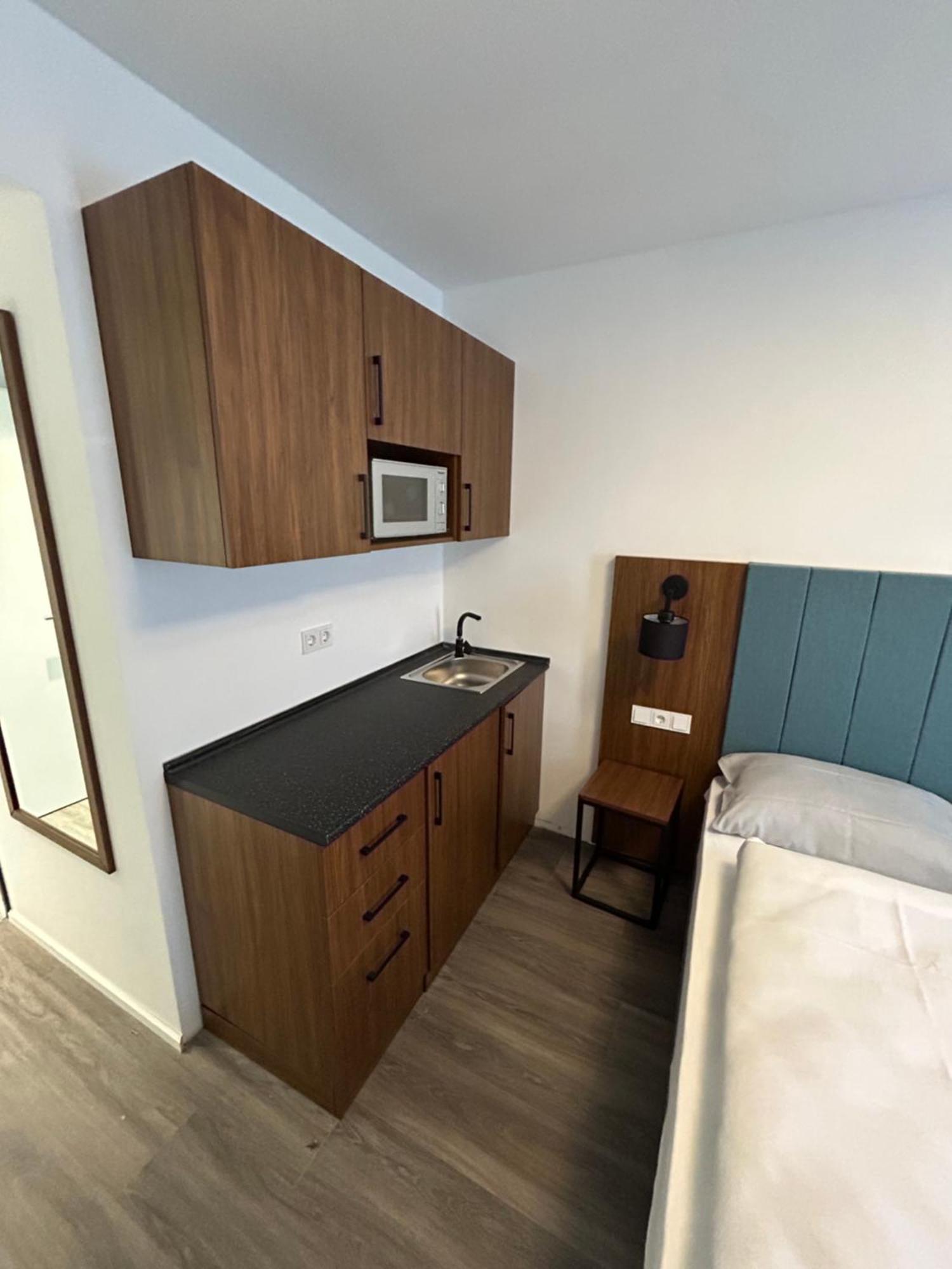 Munique Hotel Muenchen อุนเทอร์ชไลสส์ไฮม์ ภายนอก รูปภาพ